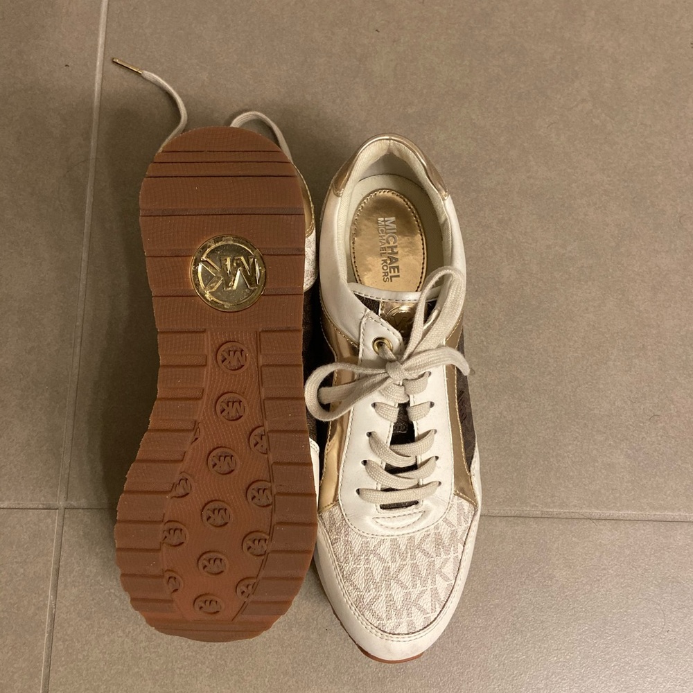 Amazing and super stylish Michael Kors sneakers